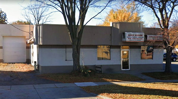 A&W Restaurant - Warren - 4600 E 9 Mile Rd (newer photo)